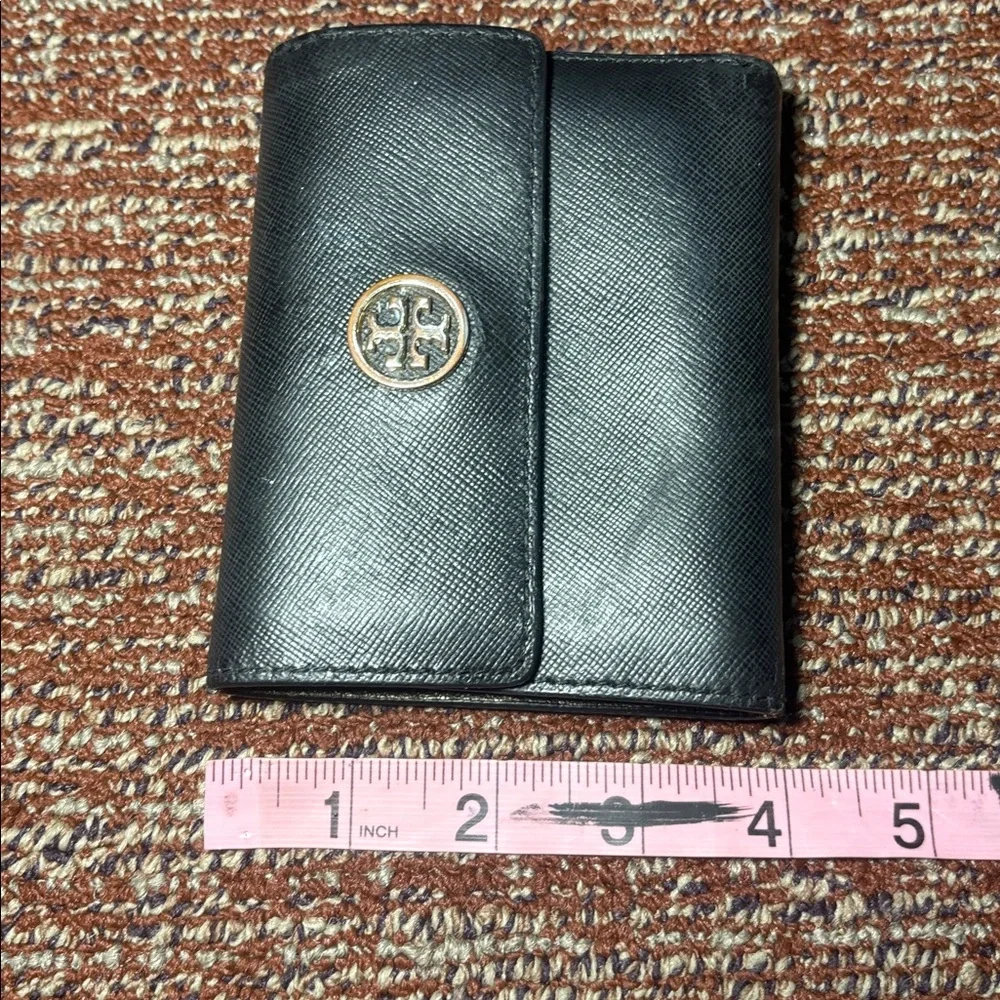Tory Burch Black pebbles Leather Wallet tri-fold metallic interior designer